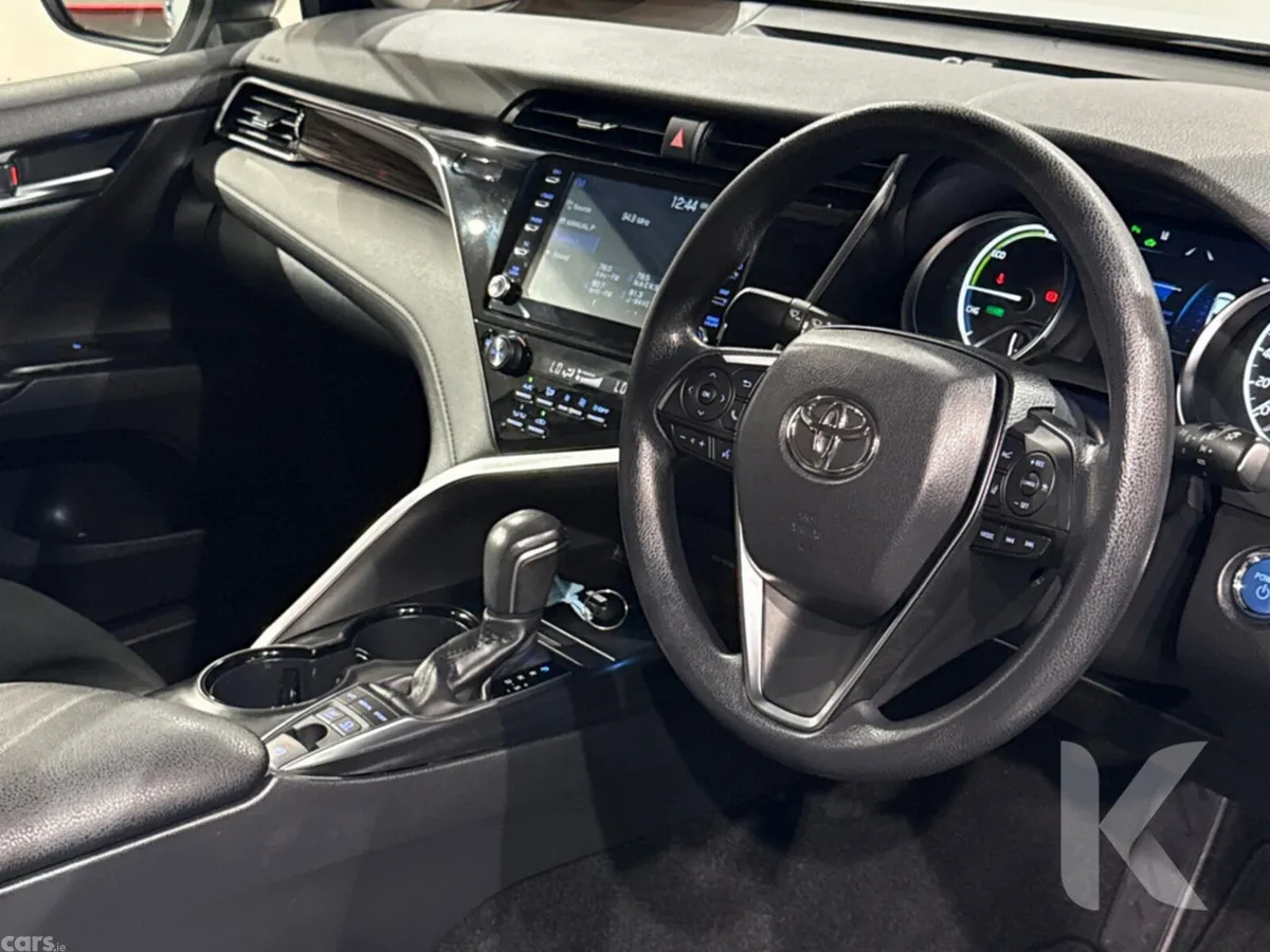 Toyota Camry Saloon, Petrol Hybrid, 2021, Silver