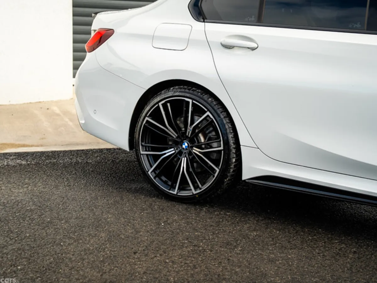 BMW 3-Series Saloon, Petrol Hybrid, 2022, White