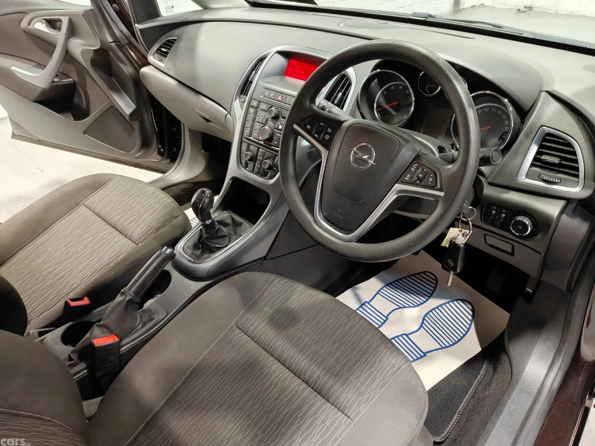 Opel Astra Saloon, Petrol, 2014, Brown