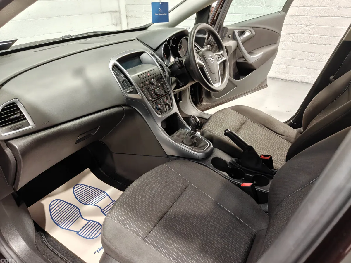 Opel Astra Saloon, Petrol, 2014, Brown