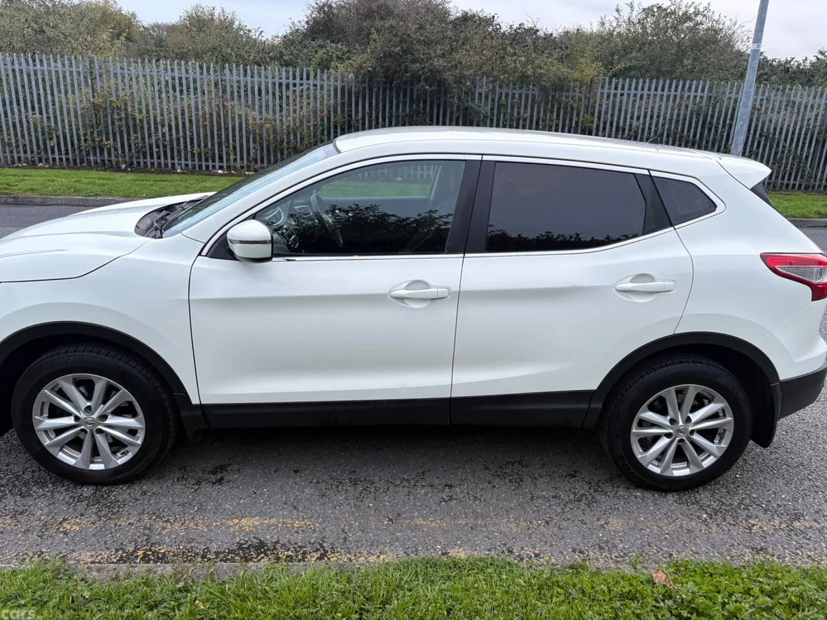 Nissan Qashqai Hatchback, Diesel, 2015, White