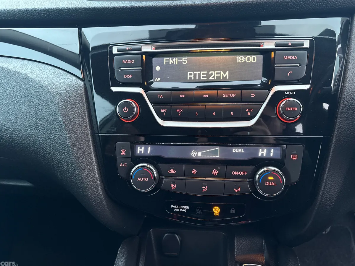 Nissan Qashqai Hatchback, Diesel, 2015, White