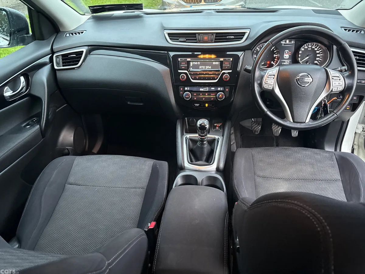 Nissan Qashqai Hatchback, Diesel, 2015, White