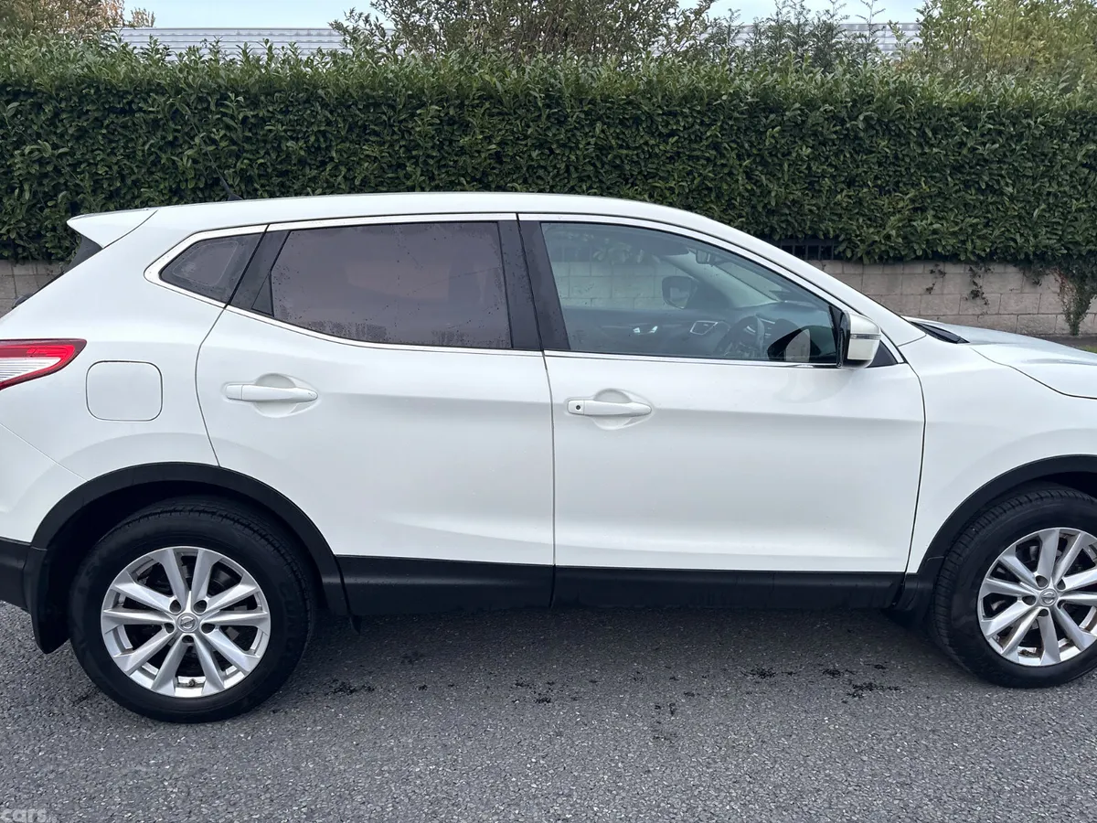 Nissan Qashqai Hatchback, Diesel, 2015, White