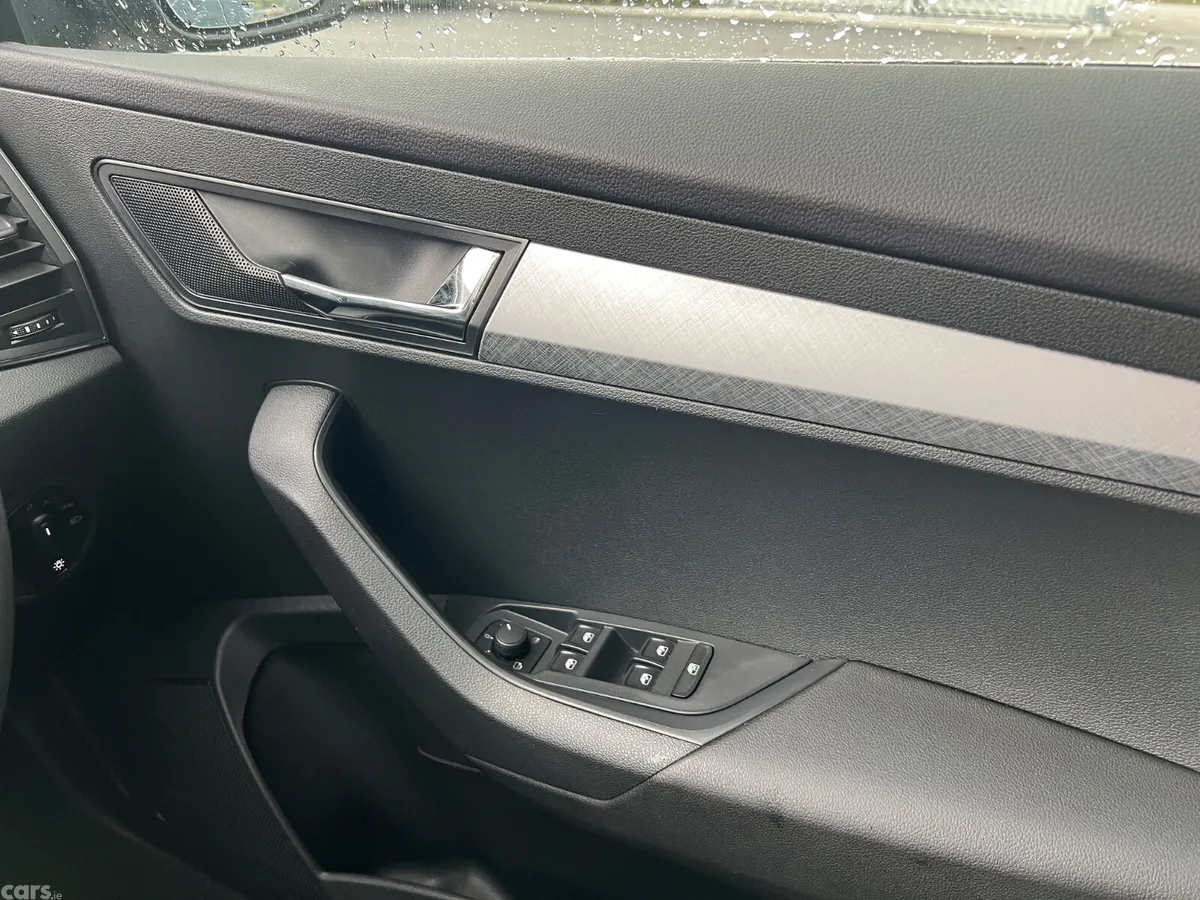 Skoda Karoq SUV, Diesel, 2023, Grey
