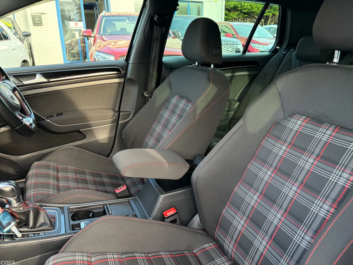 Volkswagen Golf Hatchback, Petrol, 2015, Black