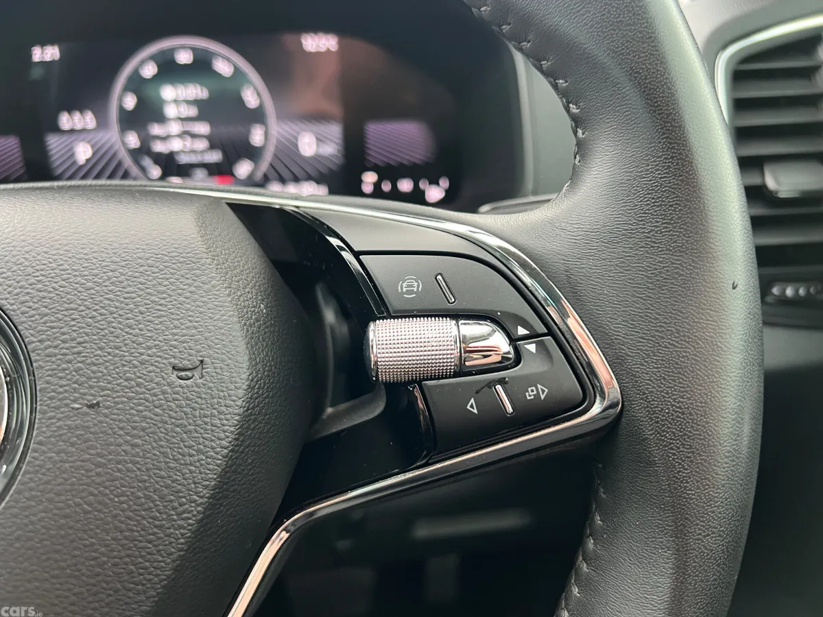Skoda Karoq SUV, Diesel, 2023, Grey