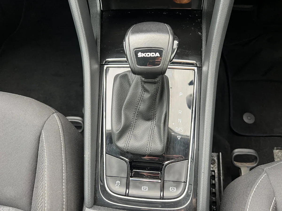 Skoda Karoq SUV, Diesel, 2023, Grey
