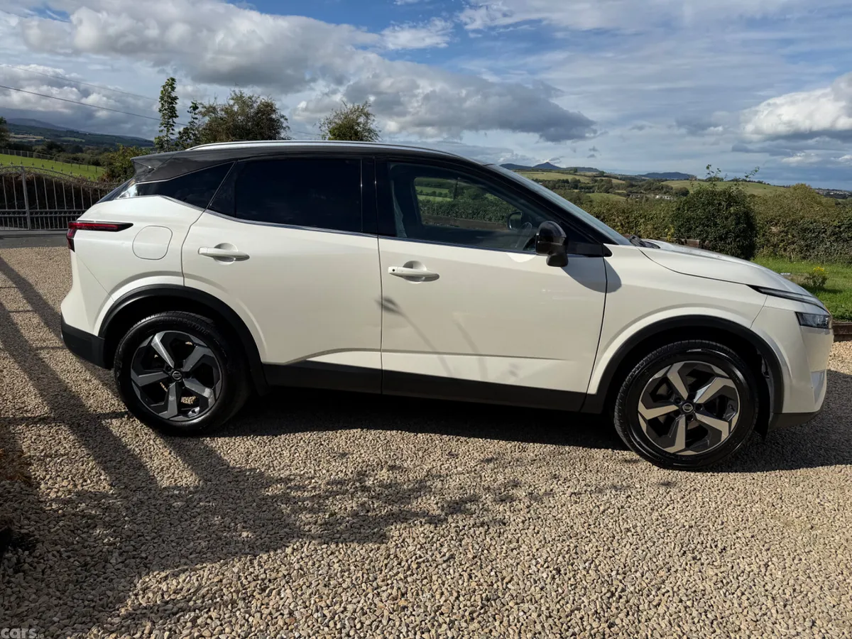 Nissan Qashqai MPV, Petrol, 2021, White