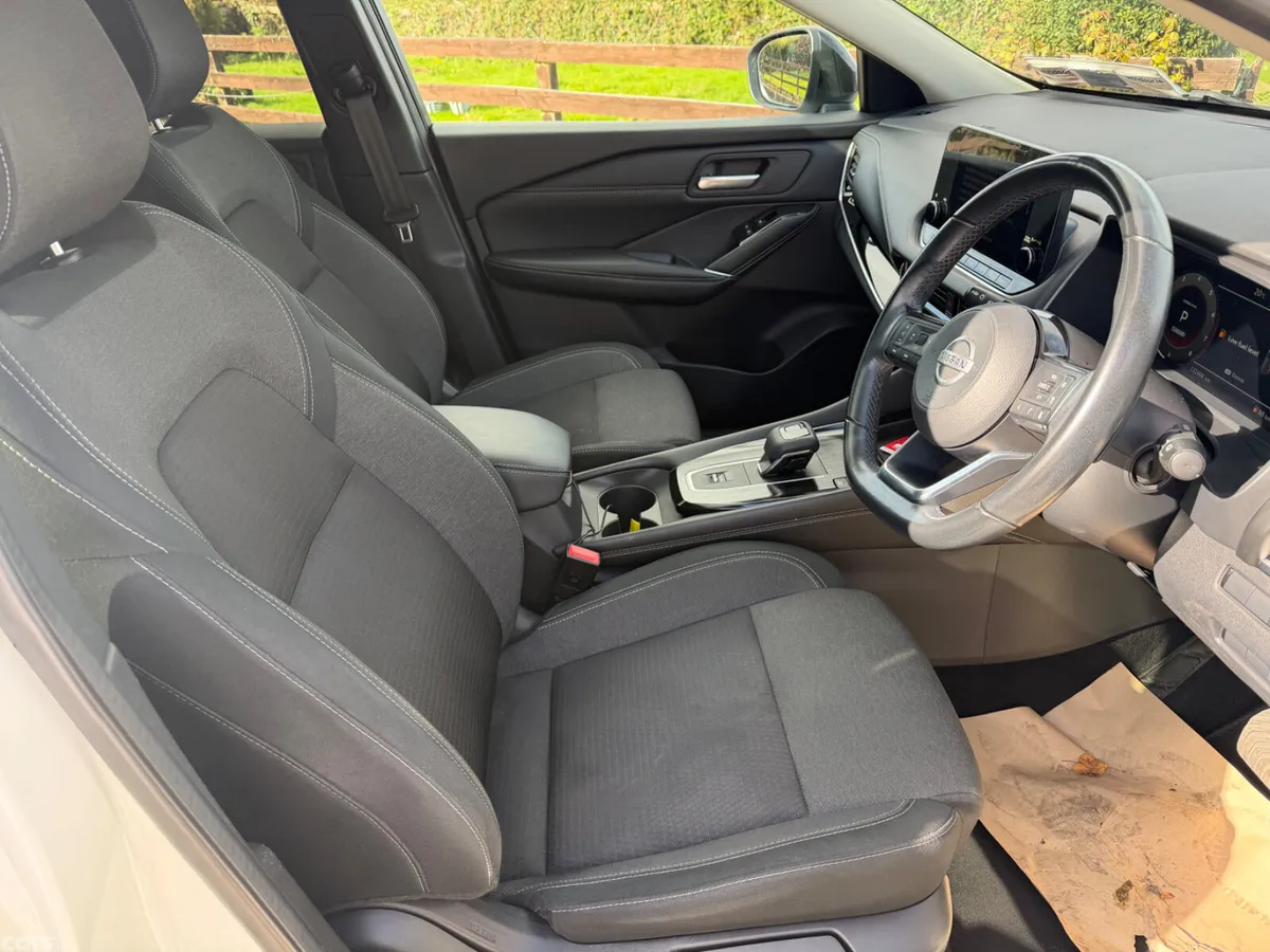 Nissan Qashqai MPV, Petrol, 2021, White