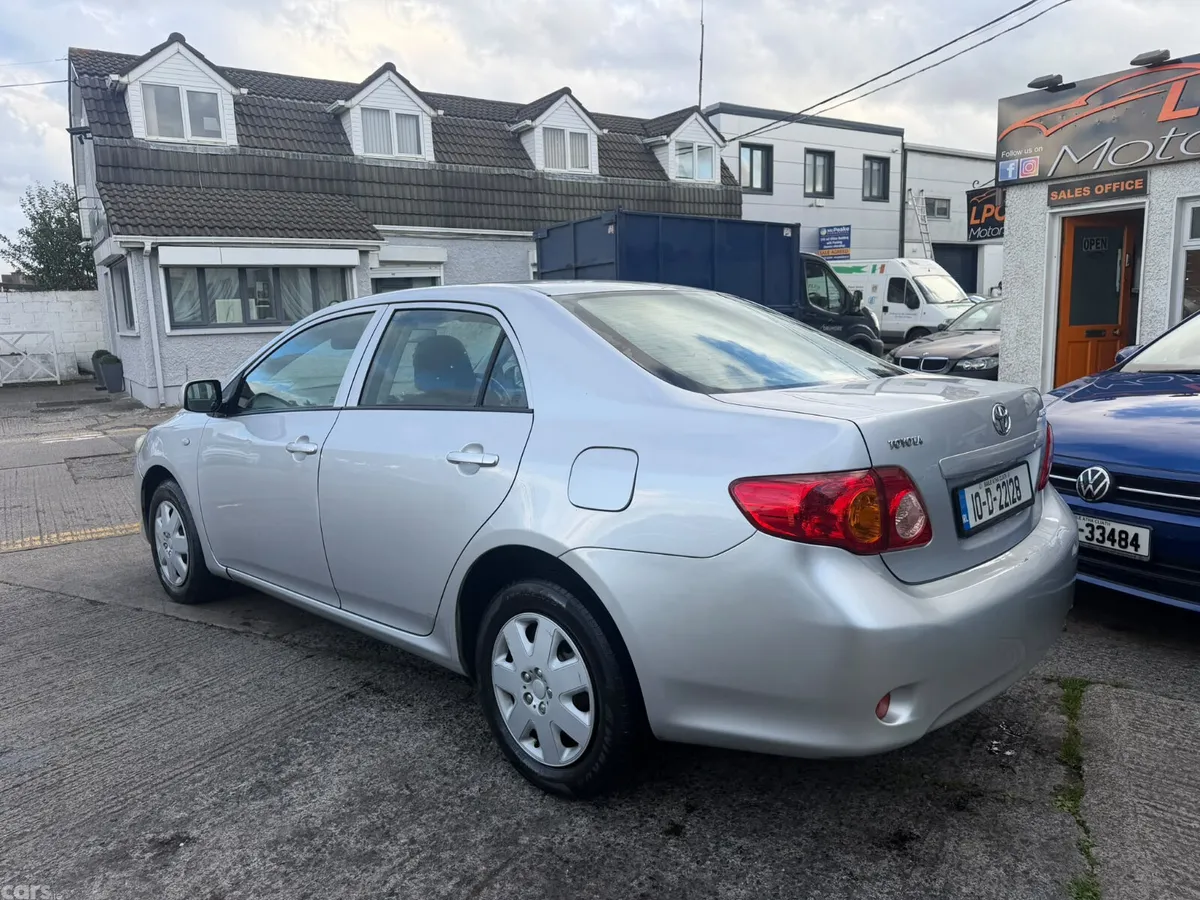 Toyota Corolla Saloon, Petrol, 2010, Silver