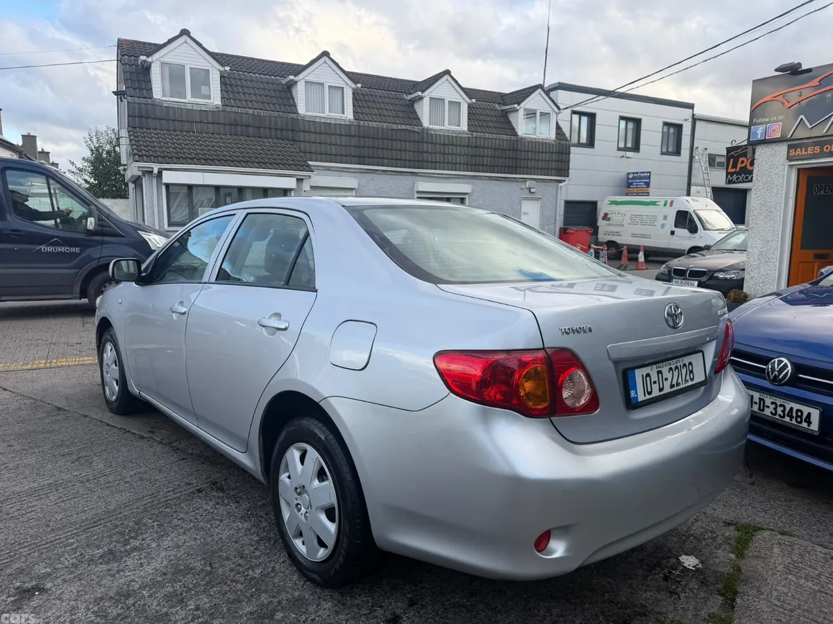 Toyota Corolla Saloon, Petrol, 2010, Silver