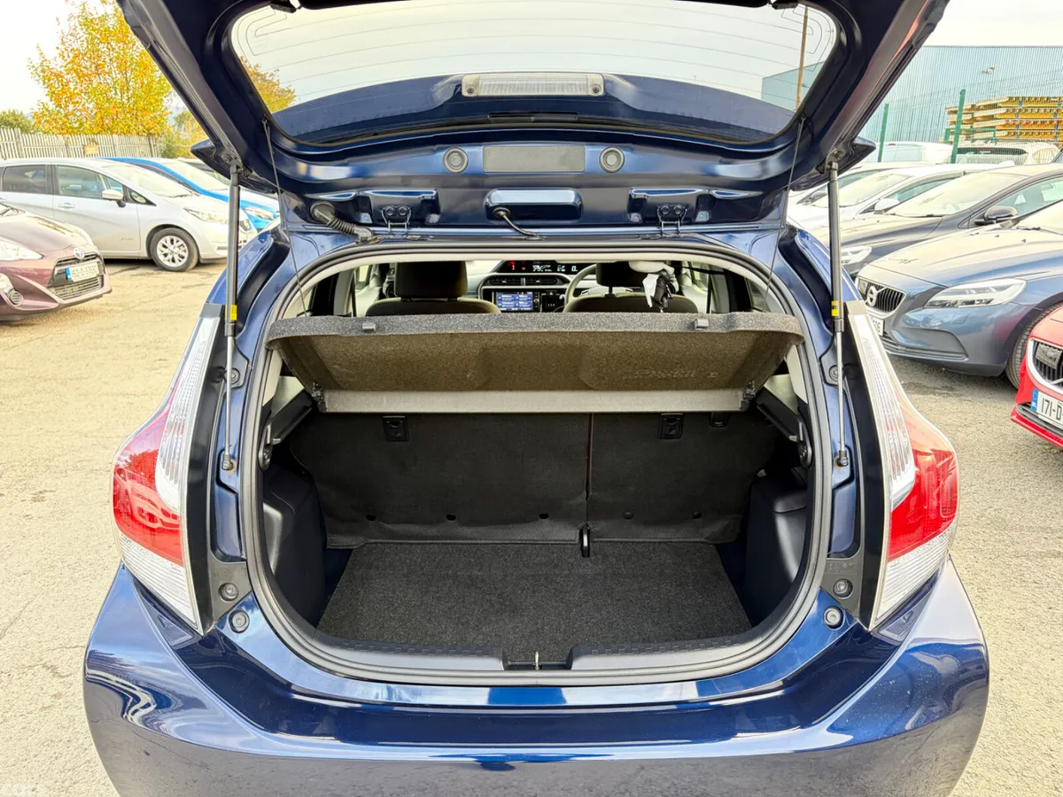 Toyota Aqua Hatchback, Petrol Hybrid, 2017, Blue