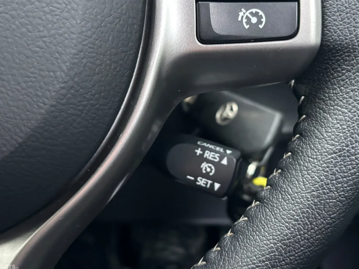 Toyota Yaris Hatchback, Petrol, 2016, Grey