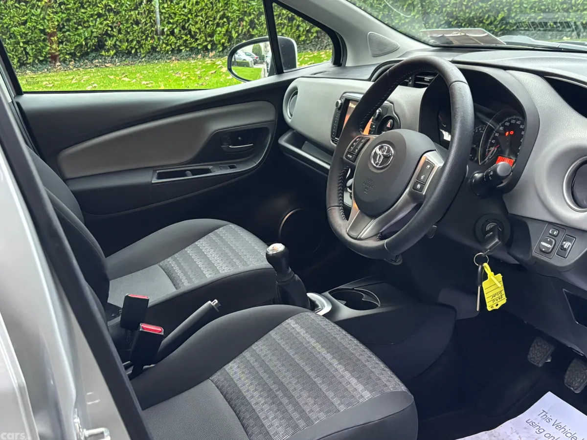 Toyota Yaris Hatchback, Petrol, 2016, Grey