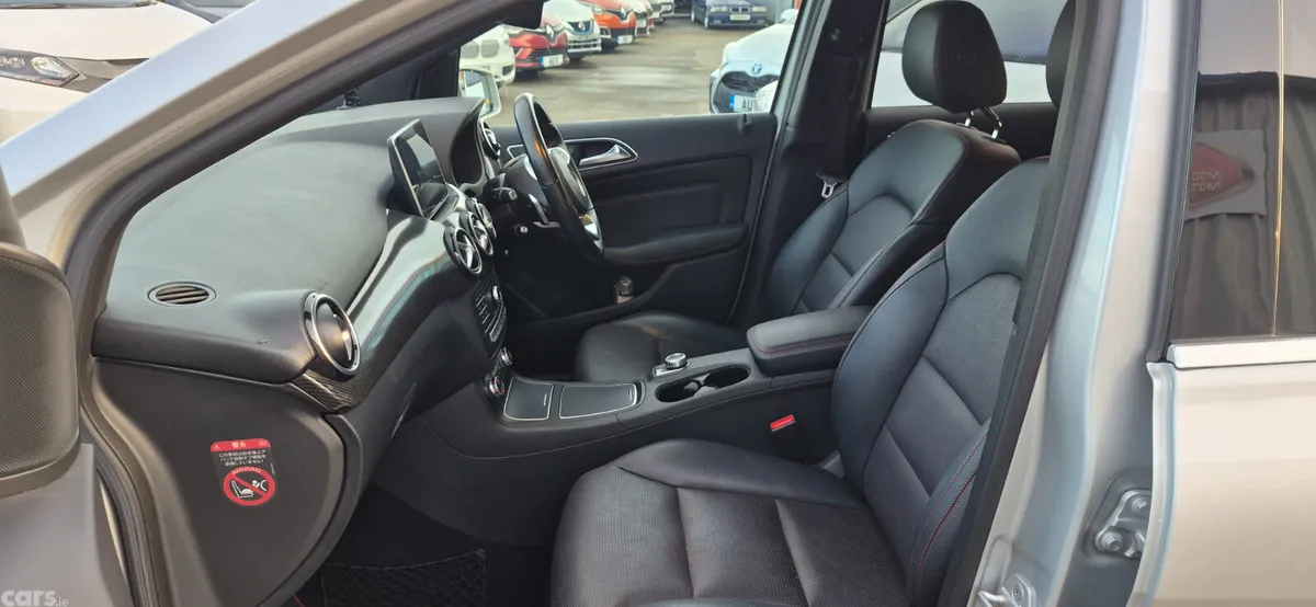 Mercedes-Benz B-Class MPV, Petrol, 2015, Silver