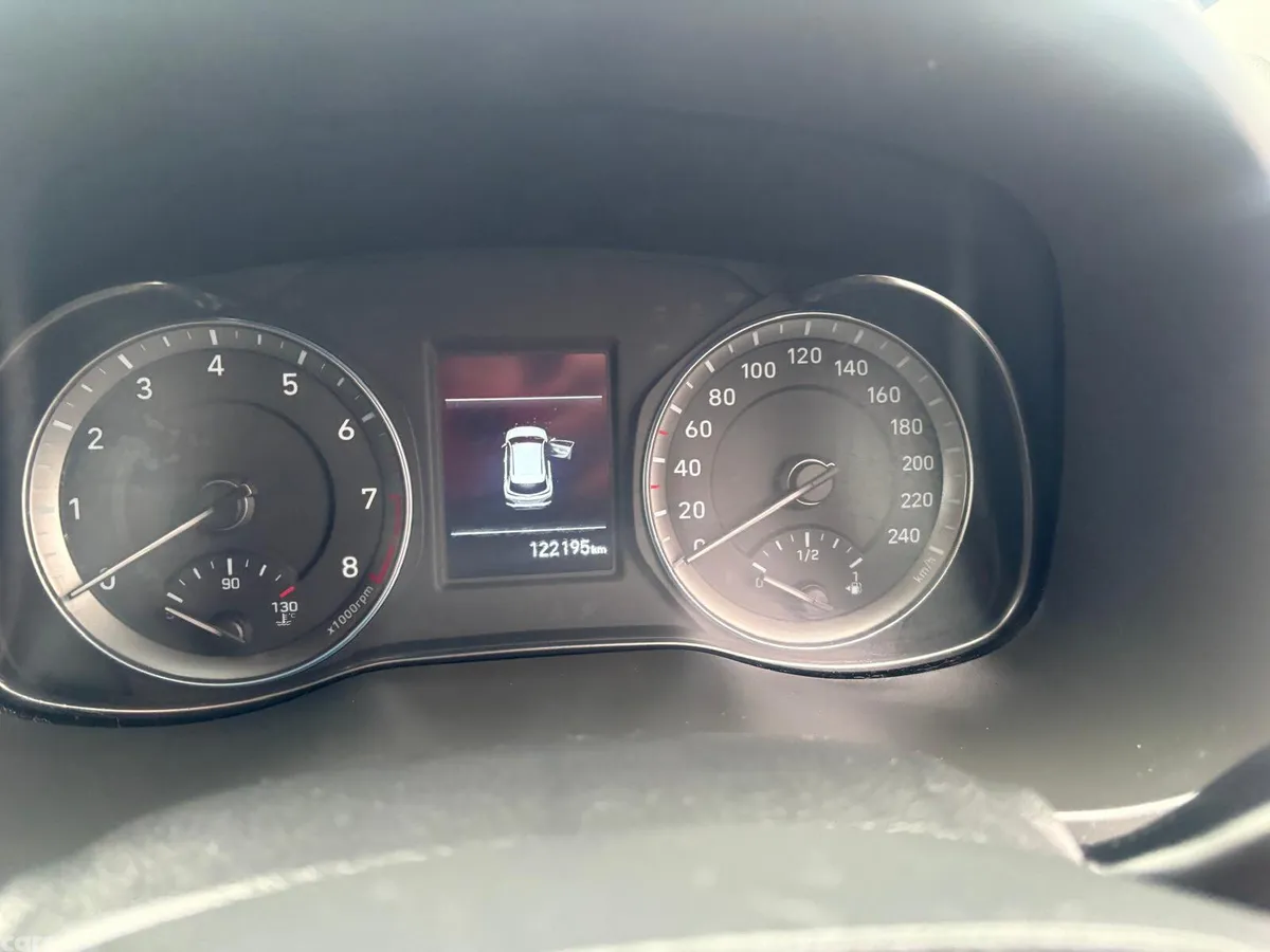 Hyundai KONA MPV, Petrol, 2018, White