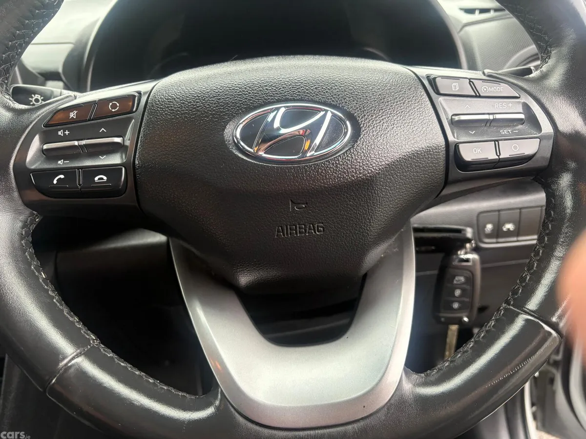 Hyundai KONA MPV, Petrol, 2018, White