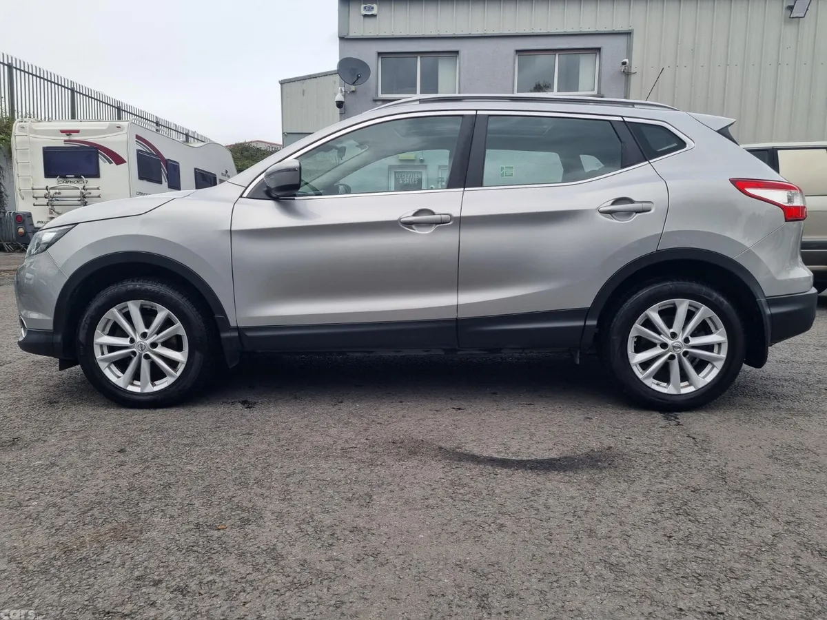 Nissan Qashqai Hatchback, Diesel, 2016, Silver
