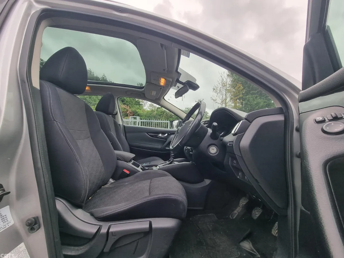 Nissan Qashqai Hatchback, Diesel, 2016, Silver