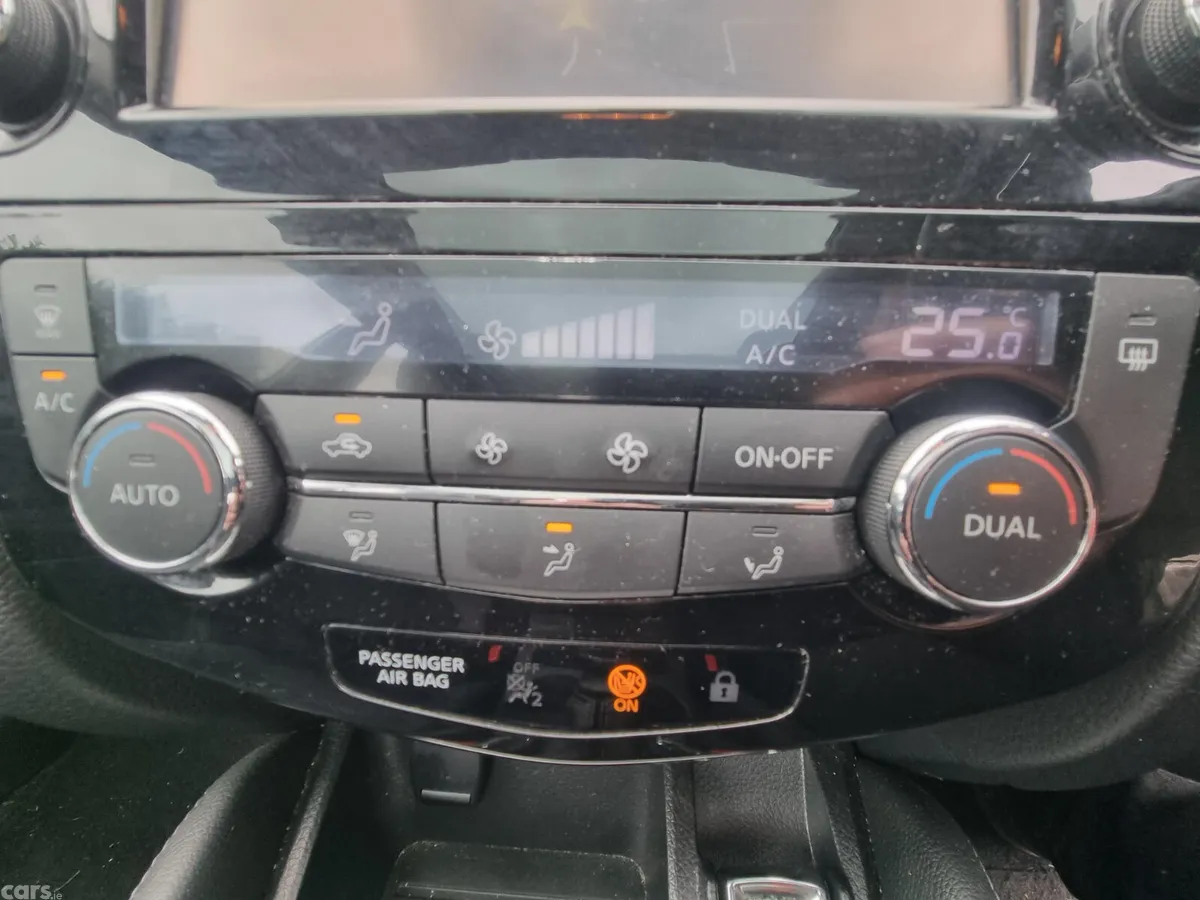 Nissan Qashqai Hatchback, Diesel, 2016, Silver