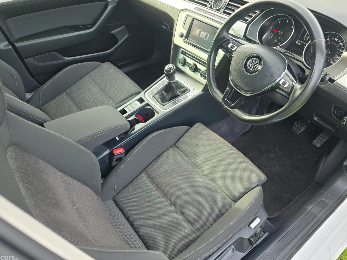 Volkswagen Passat Saloon, Diesel, 2015, White