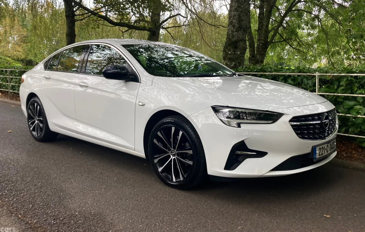 Opel Insignia Hatchback, Diesel, 2022, White