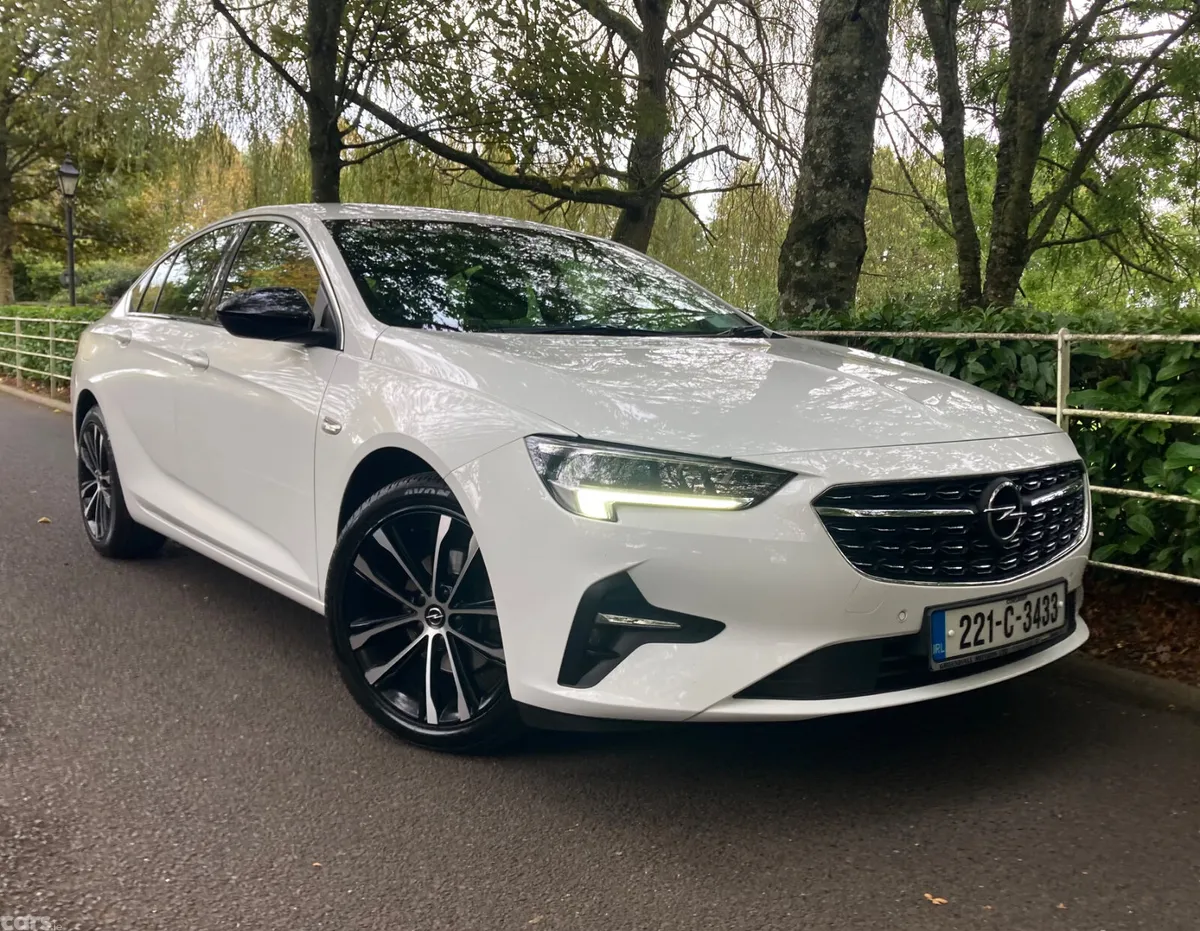 Opel Insignia Hatchback, Diesel, 2022, White