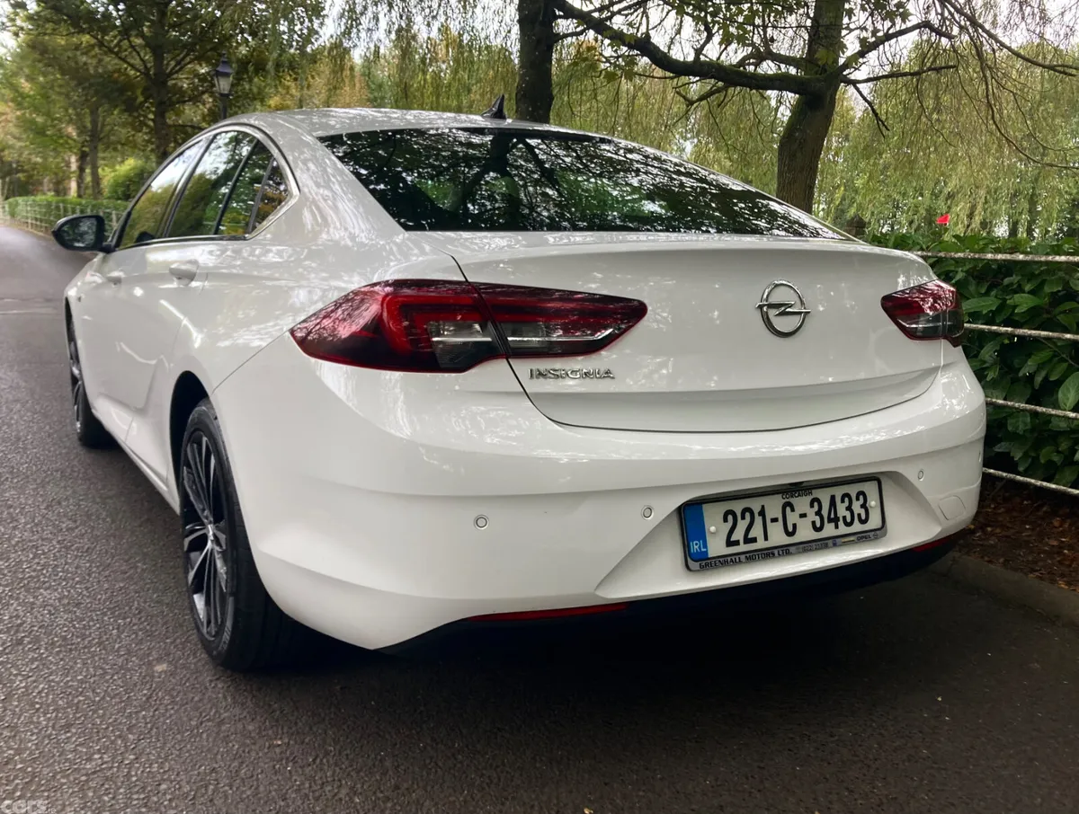 Opel Insignia Hatchback, Diesel, 2022, White