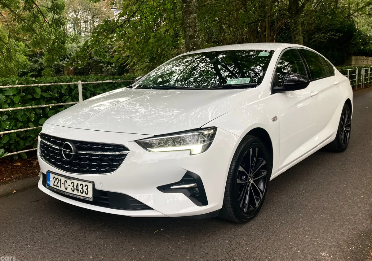 Opel Insignia Hatchback, Diesel, 2022, White