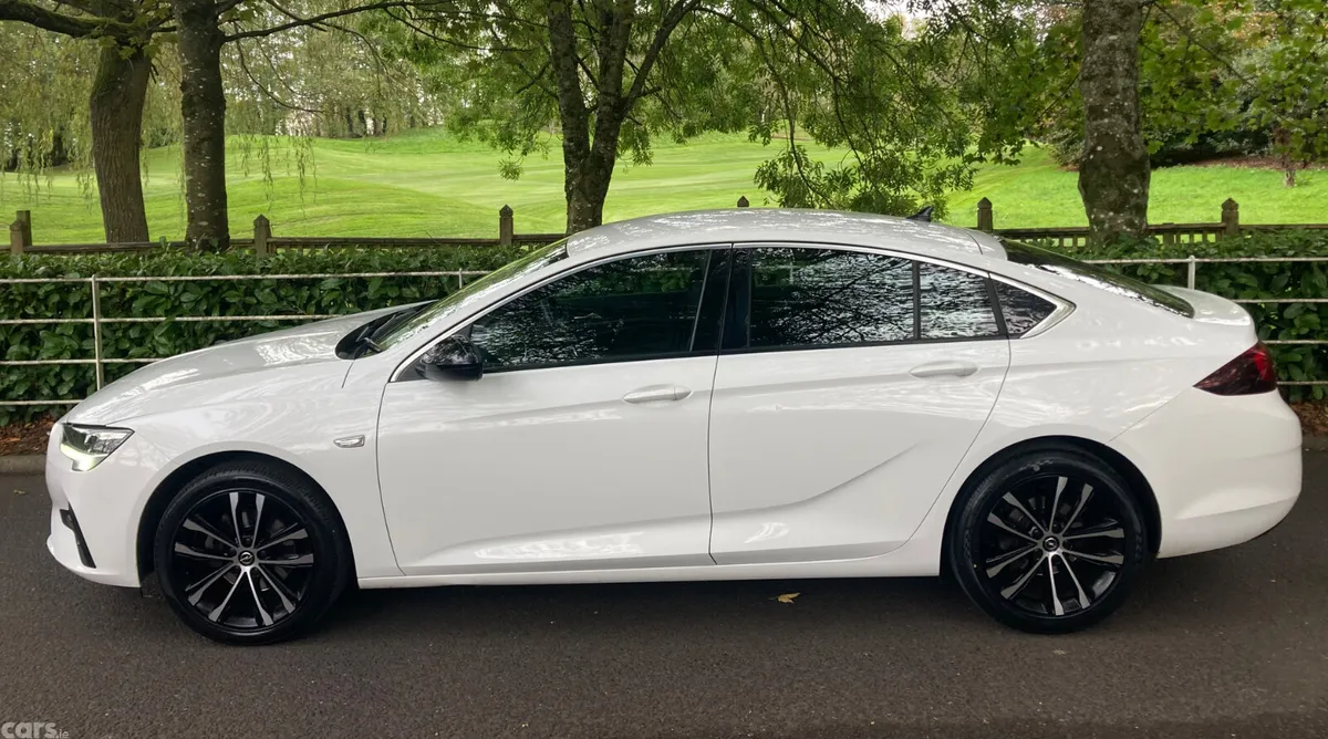 Opel Insignia Hatchback, Diesel, 2022, White
