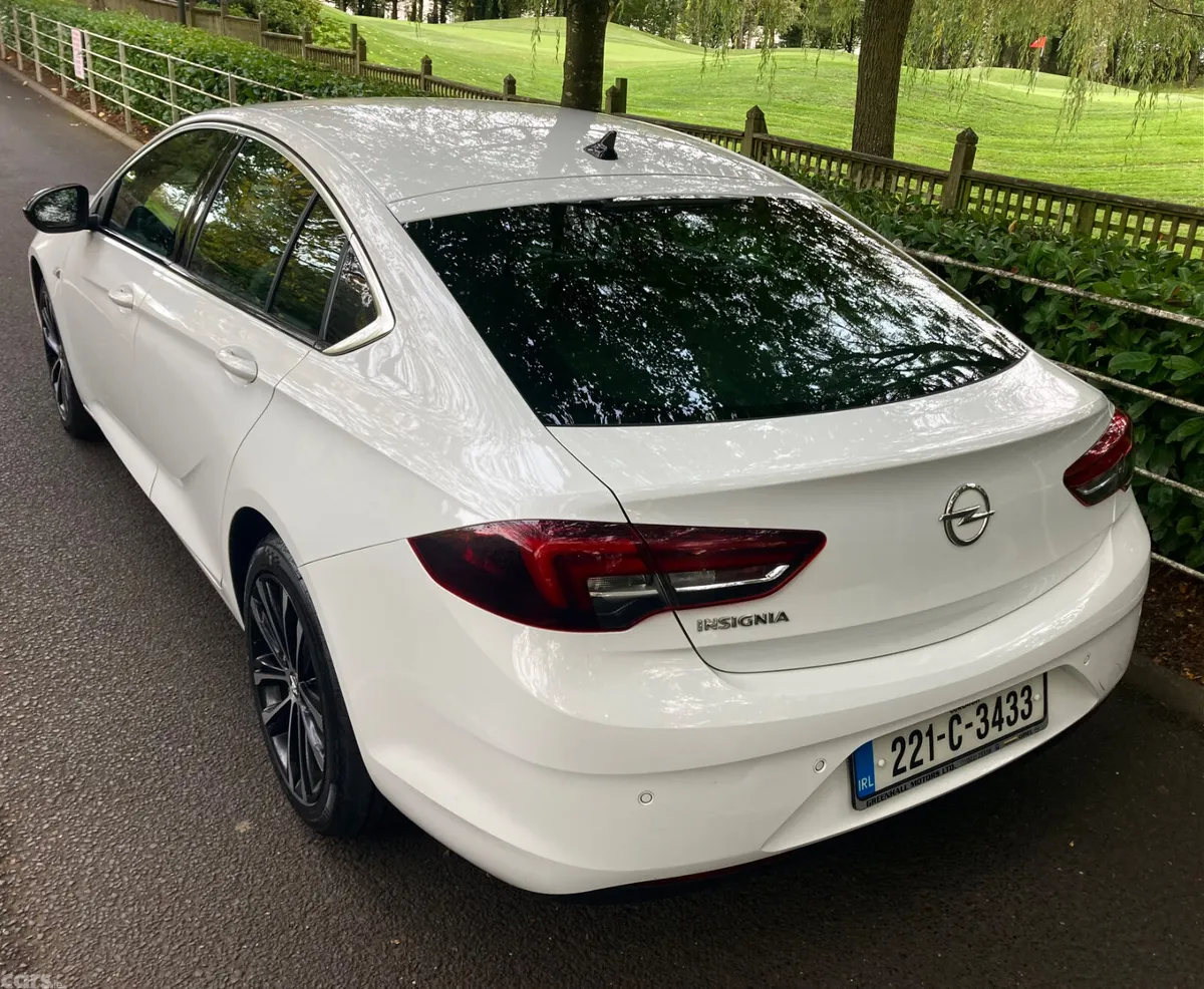 Opel Insignia Hatchback, Diesel, 2022, White