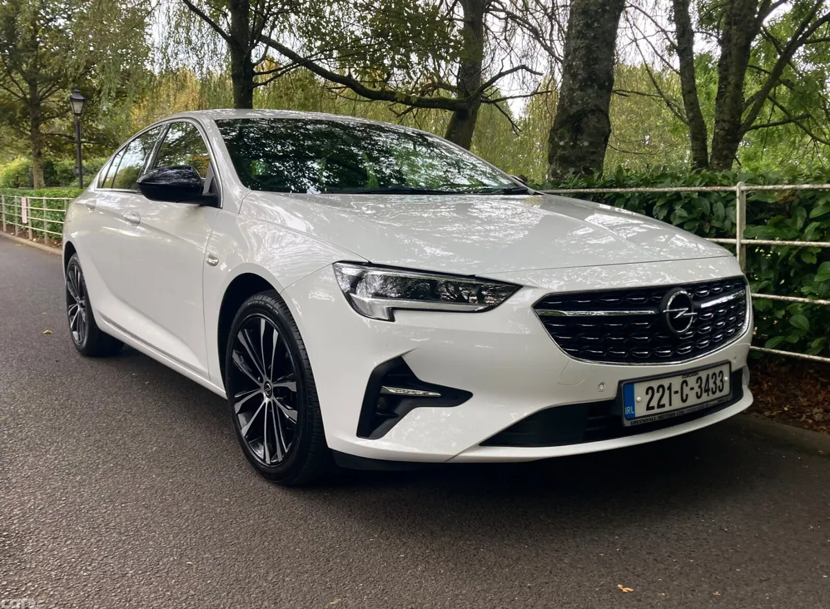 Opel Insignia Hatchback, Diesel, 2022, White