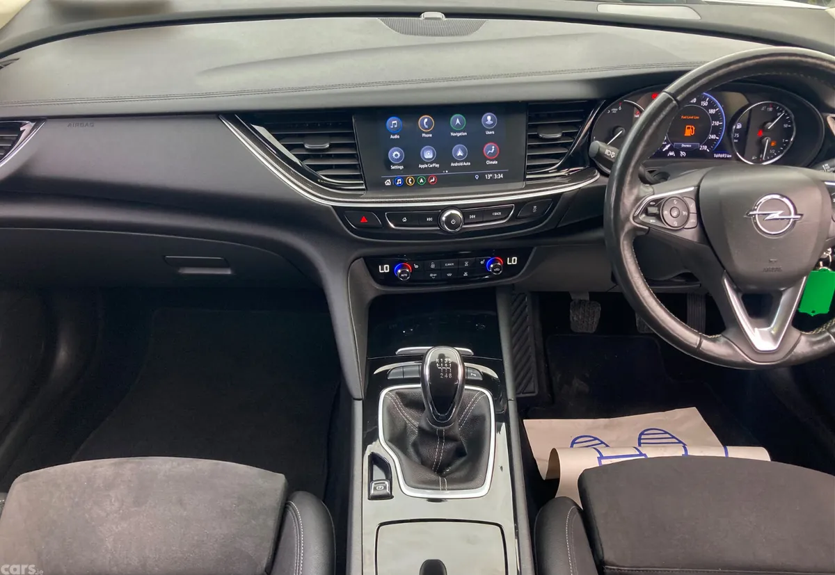 Opel Insignia Hatchback, Diesel, 2022, White