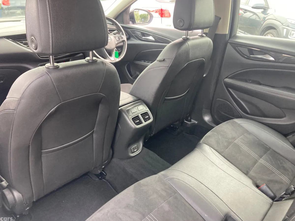 Opel Insignia Hatchback, Diesel, 2022, White