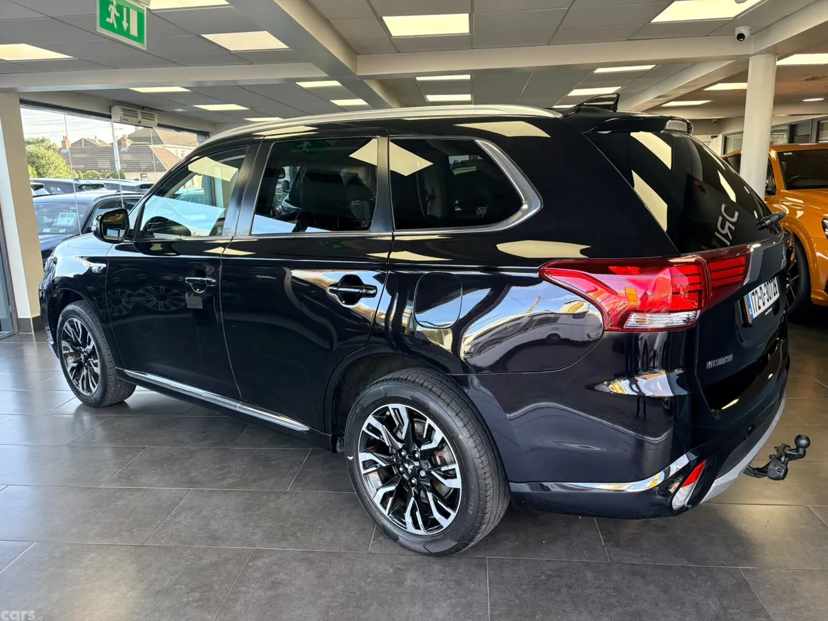 Mitsubishi Outlander SUV, Petrol Plug-in Hybrid, 2017, Black
