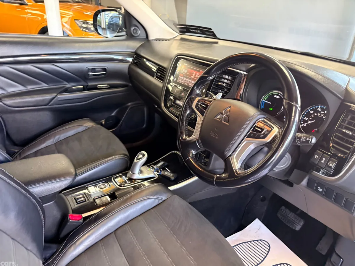 Mitsubishi Outlander SUV, Petrol Plug-in Hybrid, 2017, Black