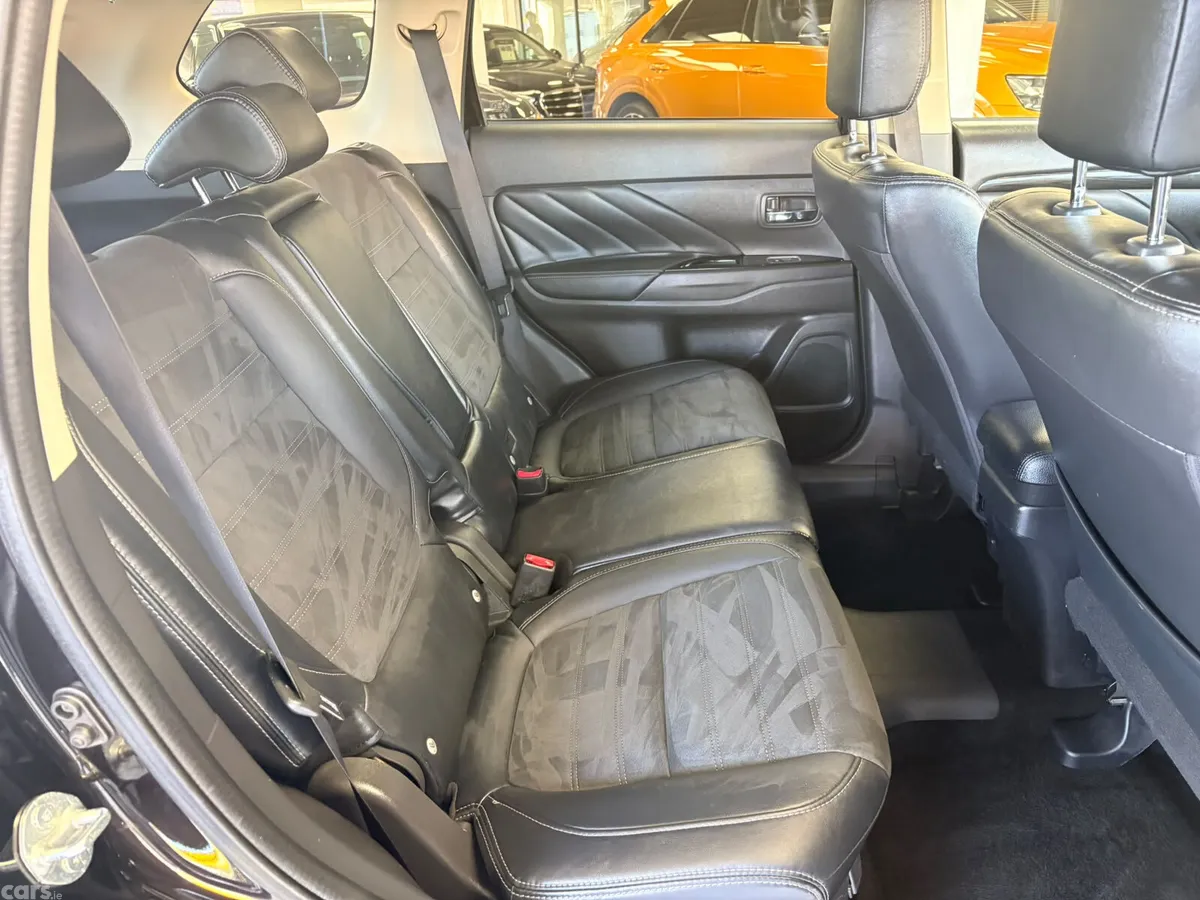 Mitsubishi Outlander SUV, Petrol Plug-in Hybrid, 2017, Black