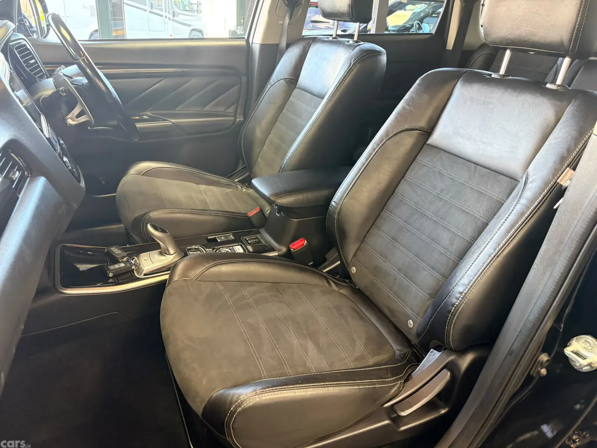 Mitsubishi Outlander SUV, Petrol Plug-in Hybrid, 2017, Black