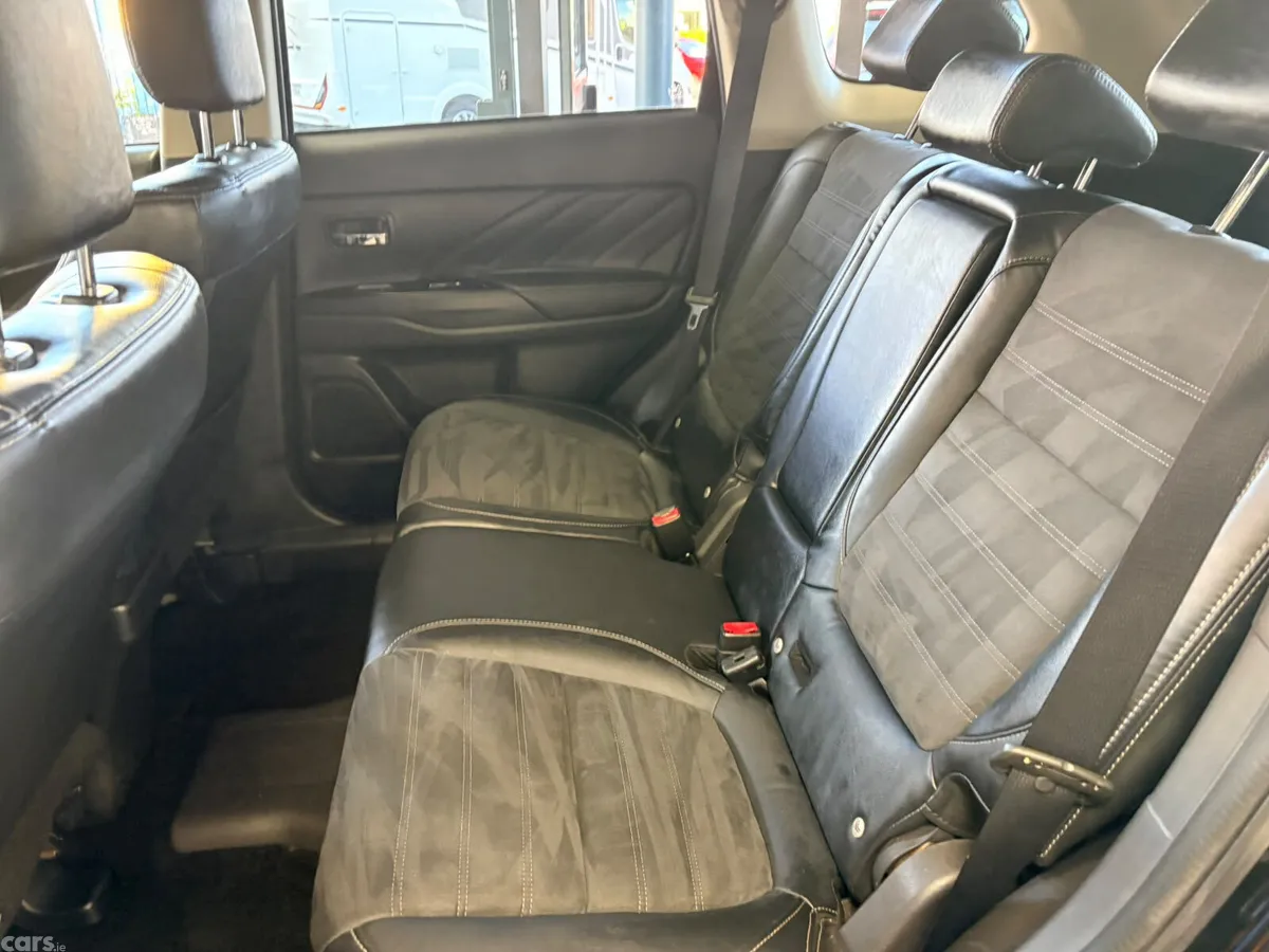 Mitsubishi Outlander SUV, Petrol Plug-in Hybrid, 2017, Black