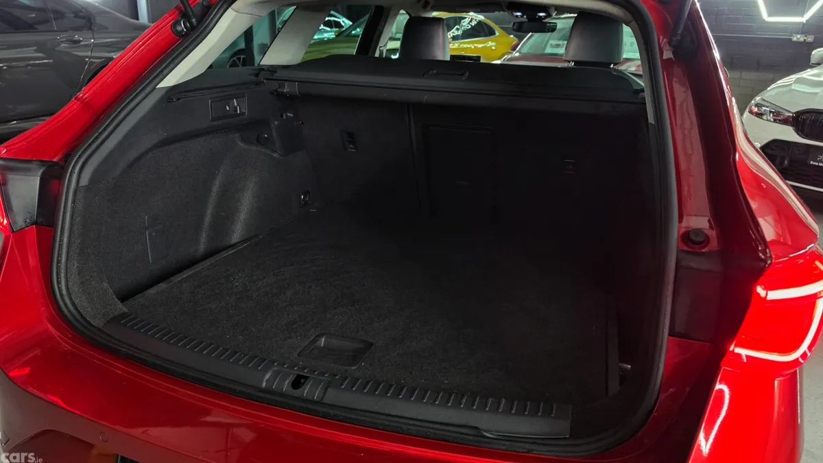 SEAT Leon Estate, Diesel, 2021, Red
