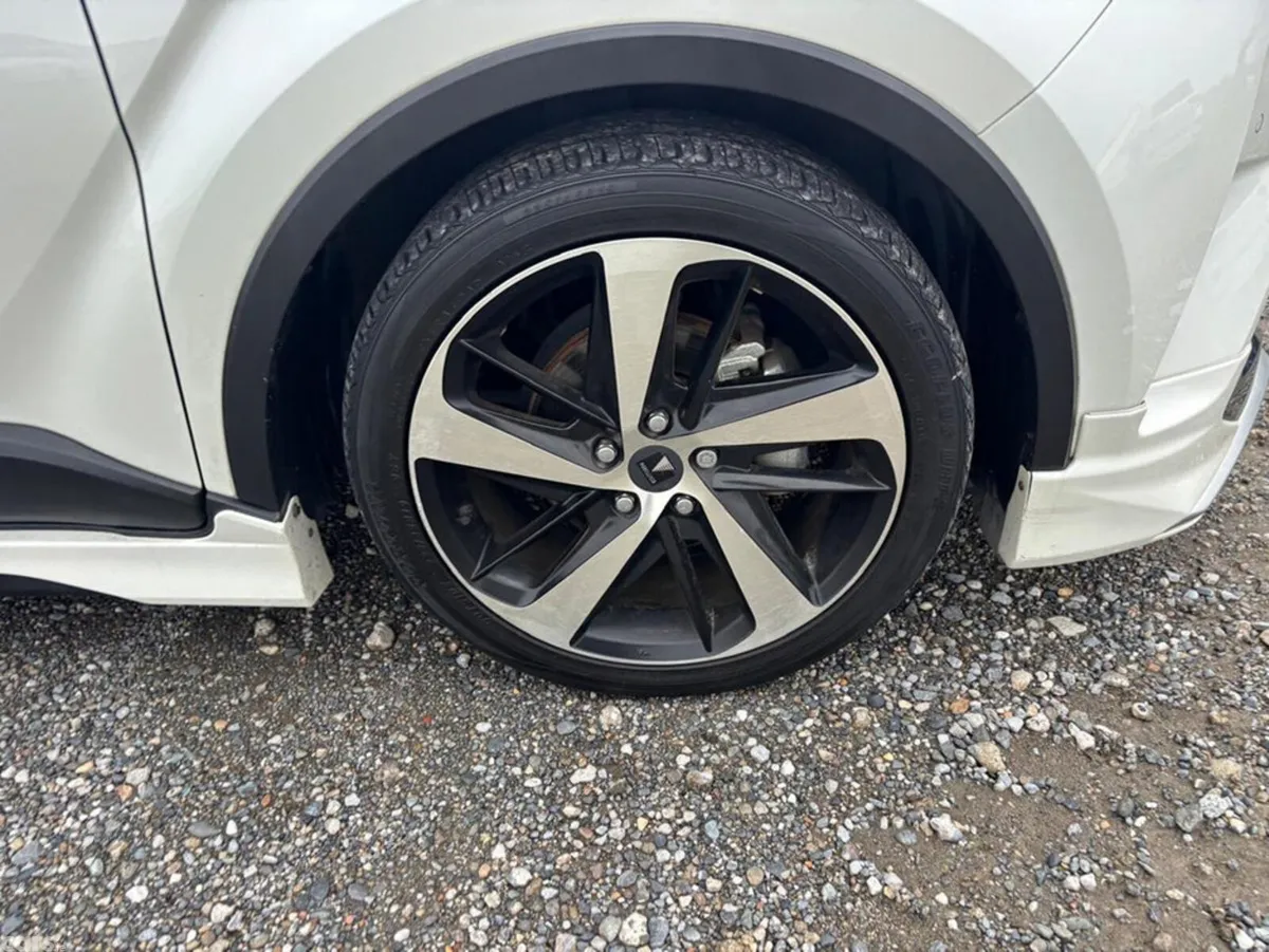 Toyota C-HR SUV, Petrol Hybrid, 2017, White