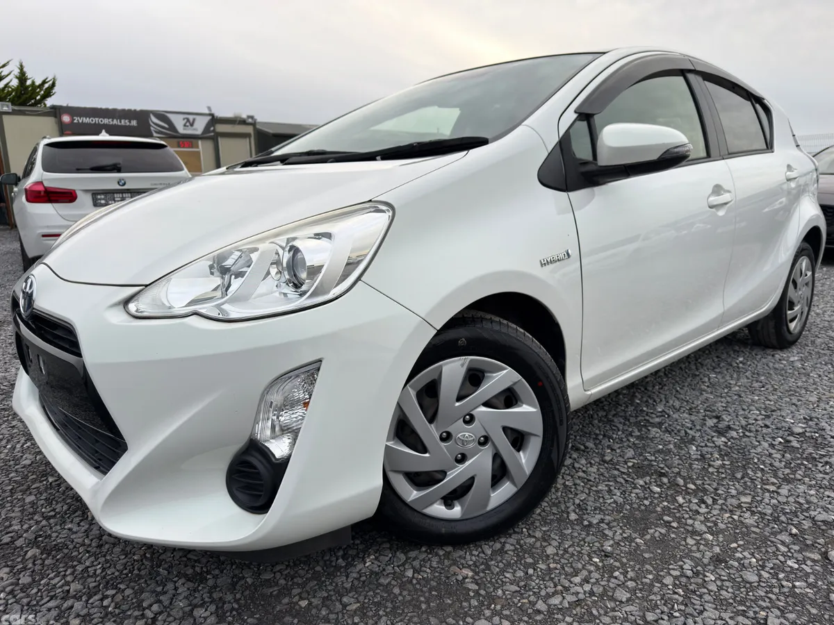 Toyota Aqua Hatchback, Petrol Hybrid, 2015, White