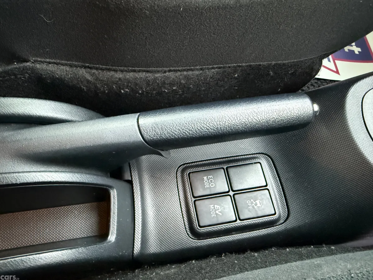 Toyota Aqua Hatchback, Petrol Hybrid, 2015, White