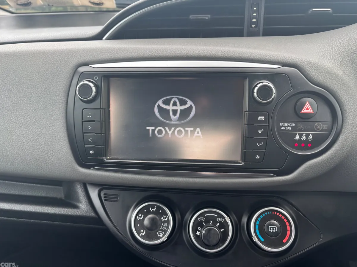 Toyota Yaris Hatchback, Petrol, 2016, Red