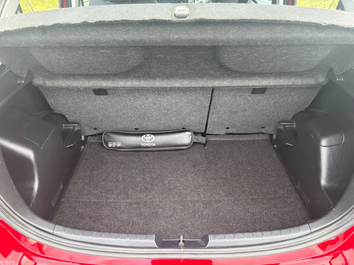 Toyota Yaris Hatchback, Petrol, 2016, Red