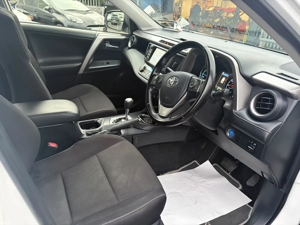 Toyota RAV4 SUV, Petrol Hybrid, 2016, White