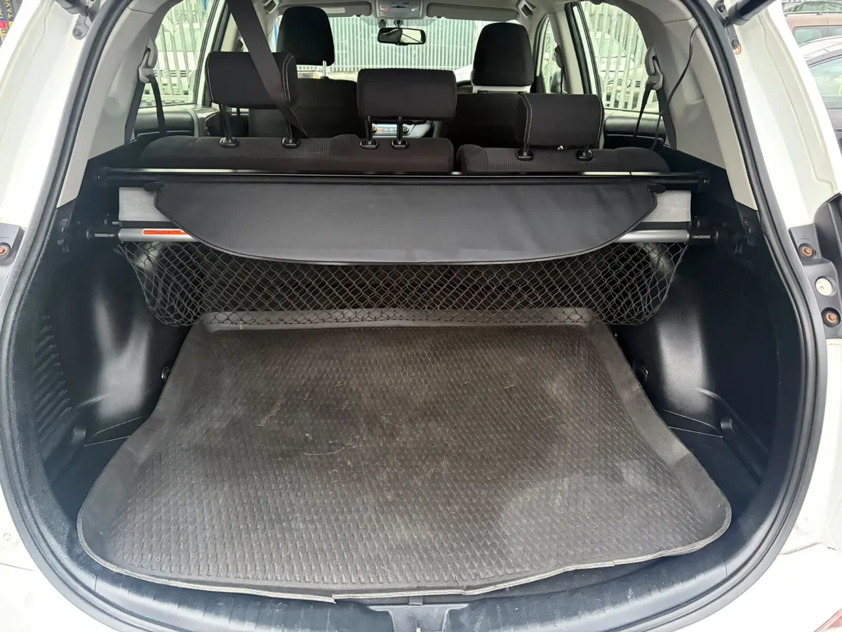 Toyota RAV4 SUV, Petrol Hybrid, 2016, White