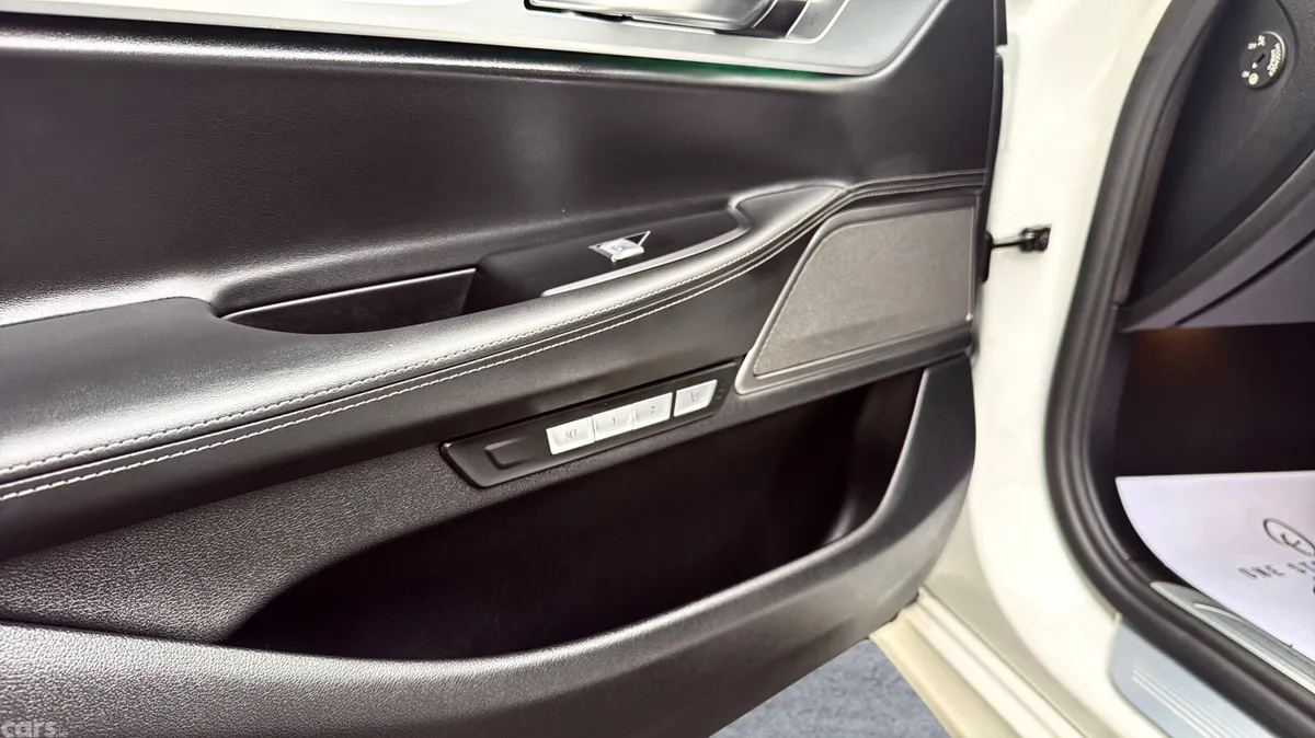 BMW 7-Series Saloon, Petrol Plug-in Hybrid, 2018, White