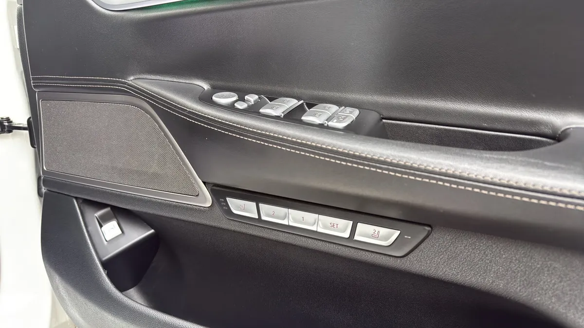 BMW 7-Series Saloon, Petrol Plug-in Hybrid, 2018, White